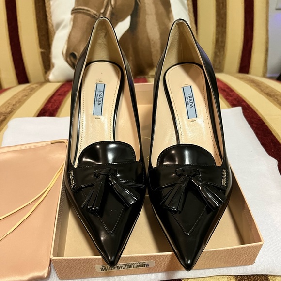 Prada Shoes - PRADA NIB AUTHENTIC VINTAGE BLACK GENUINE PATENT LEATHER PUMPS WITH TASSELS